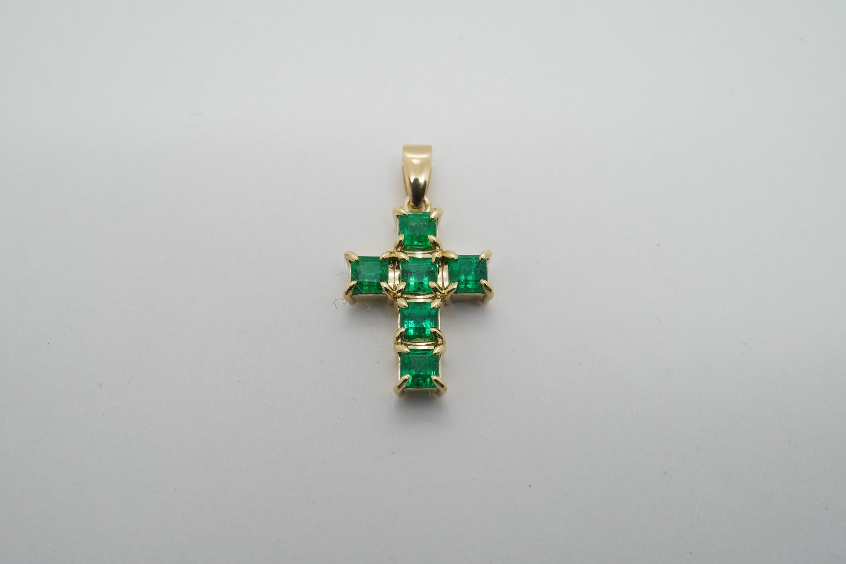 18金　エメラルドクロス　ペンダントトップ 18k Emerald cross top